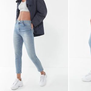 BDG Girlfriend High-Rise Jean - Light Wash